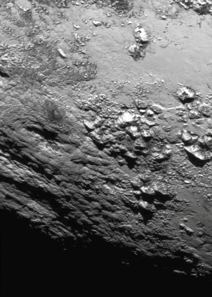 Eisige Berge in Plutos Tombaugh-Region